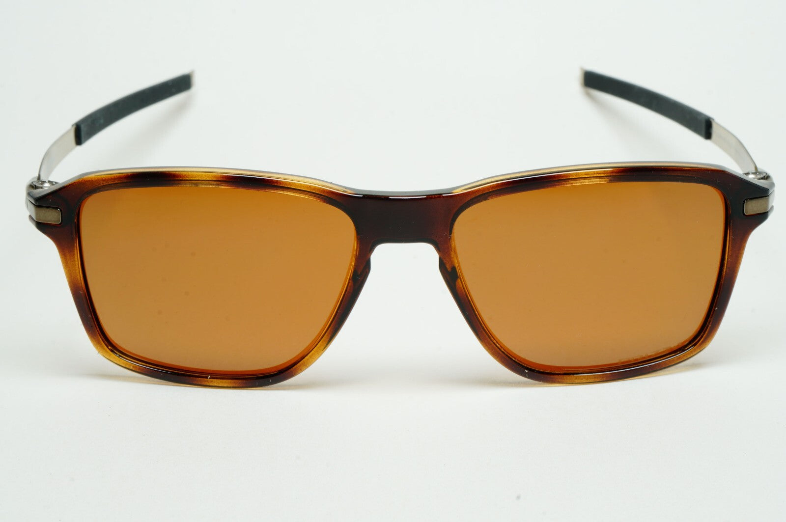 Oakley Sunglasses Wheel House Polarized Brown Tungsten OO 9469 04 54mm