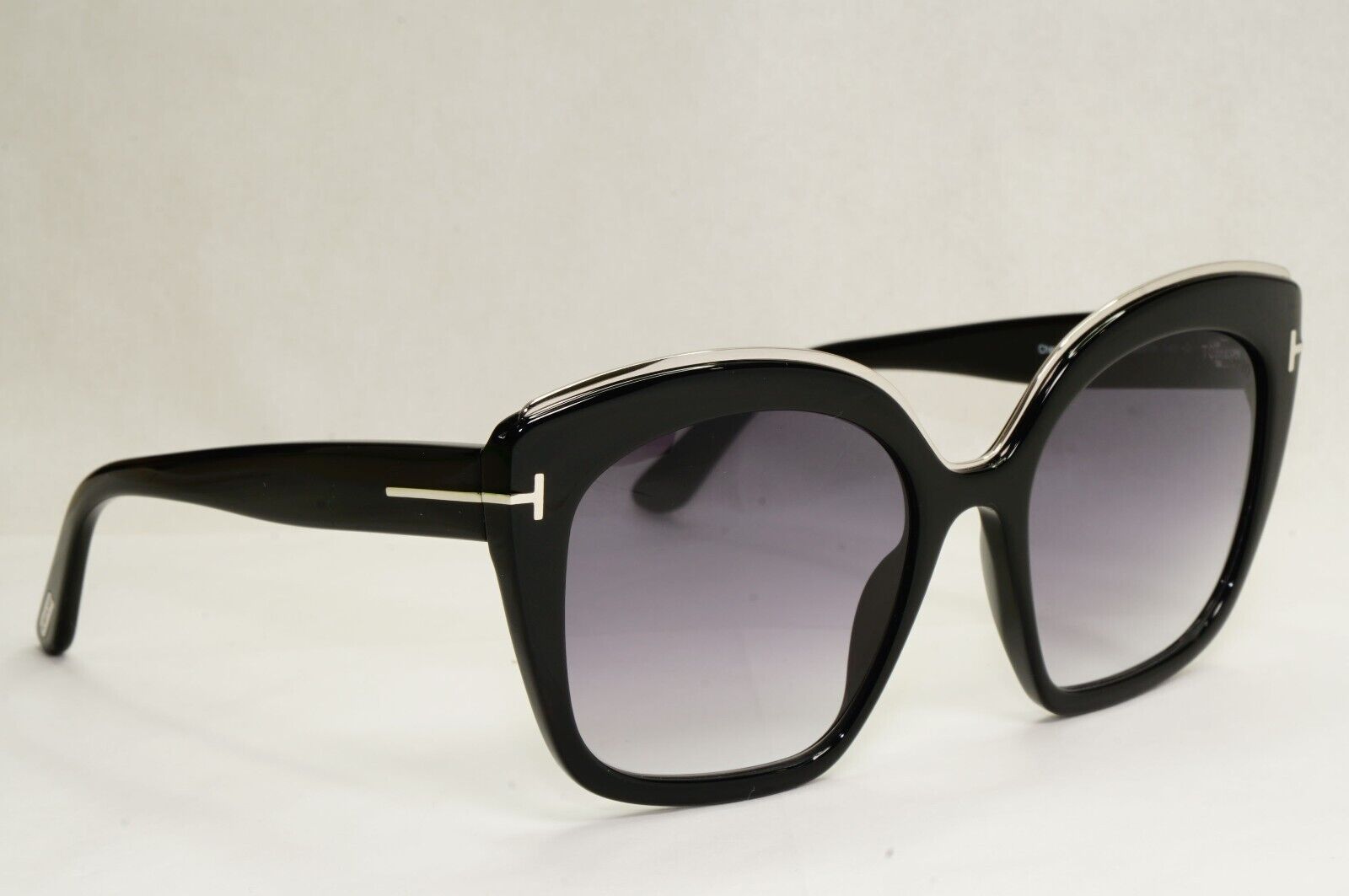 Tom Ford Sunglasses Chantalle Black Grey Gradient Large FT0944 TF 944  01B 55mm