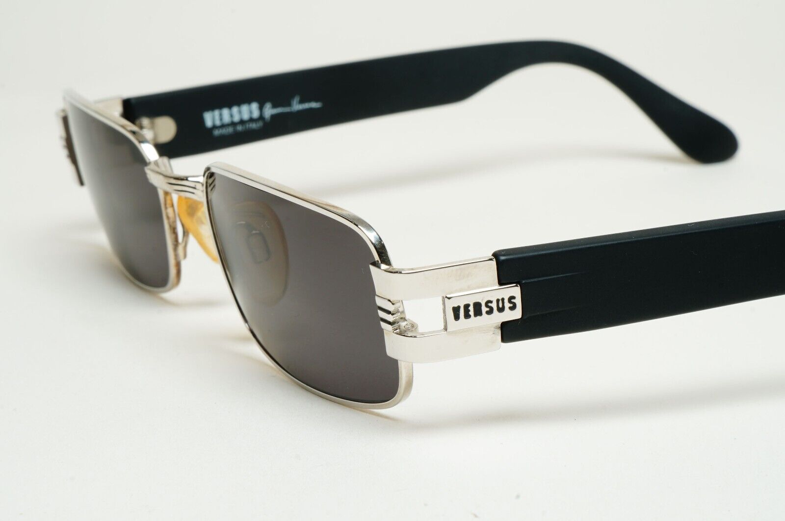 Versus Sunglasses 1996 by Gianni Versace Vintage Silver Black MOD F32 COL 12M