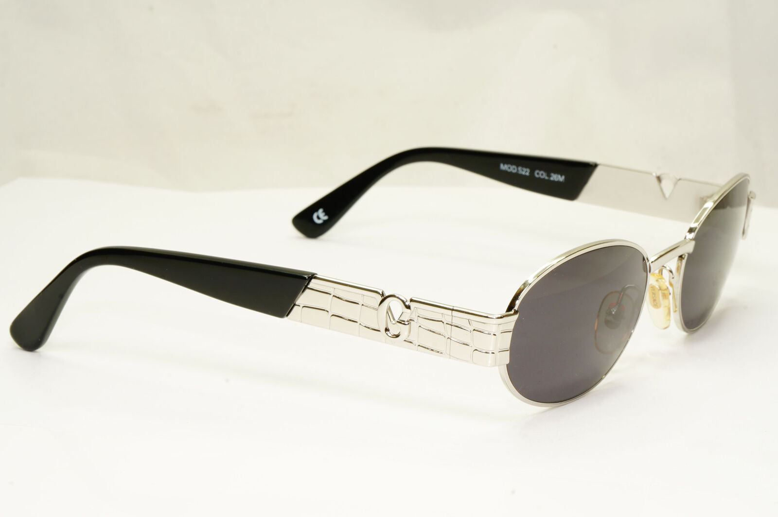 Gianni Versace 1996 Vintage Unisex Silver Oval Metal Sunglasses MOD S22 COL 26M