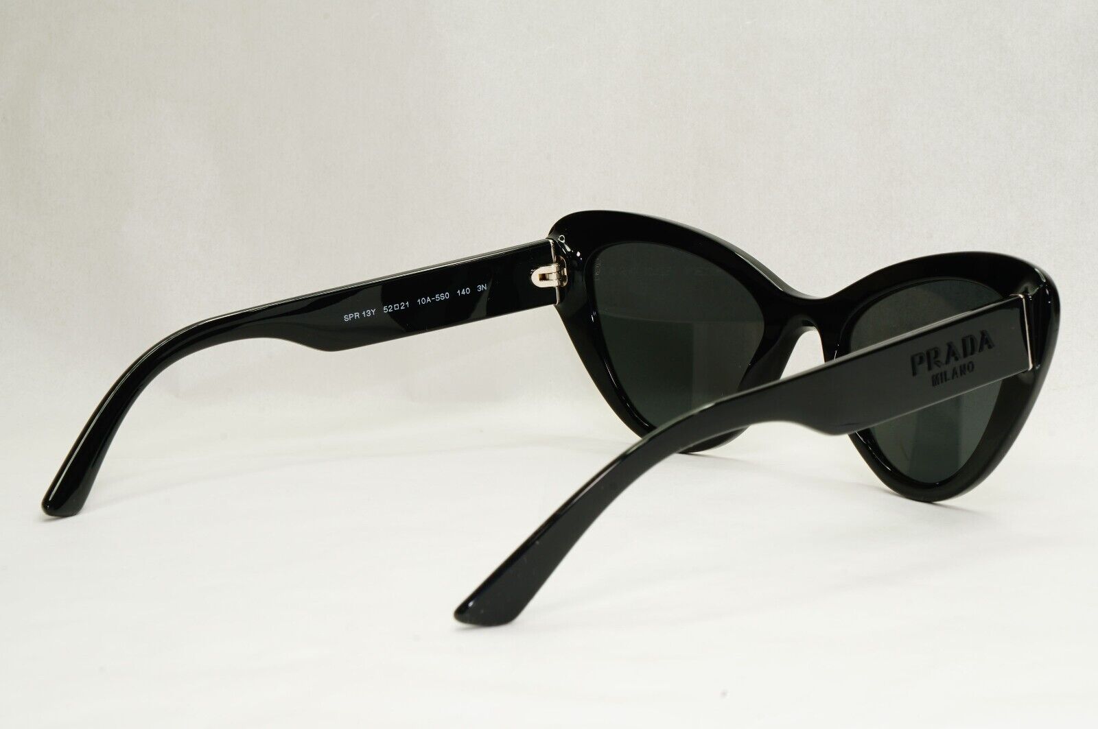 Prada Sunglasses White Black Cat Eye Milano Designer PR13YS SPR 13Y 10A-5S0 [a]