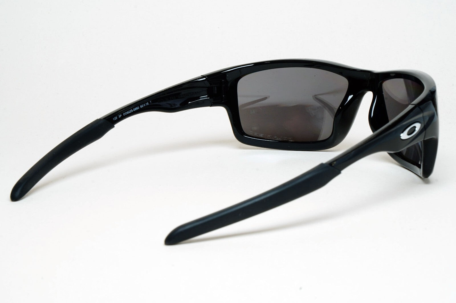 Oakley Sunglasses Polarized Canteen Black Silver Chrome Iridium OO 9225 08