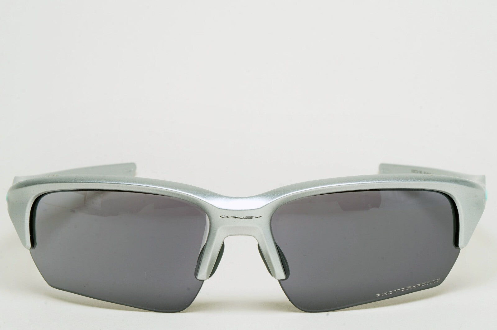 Oakley Sunglasses Photochromic Flak Beta (A) Silver Clear Black OO 9372 10 65mm
