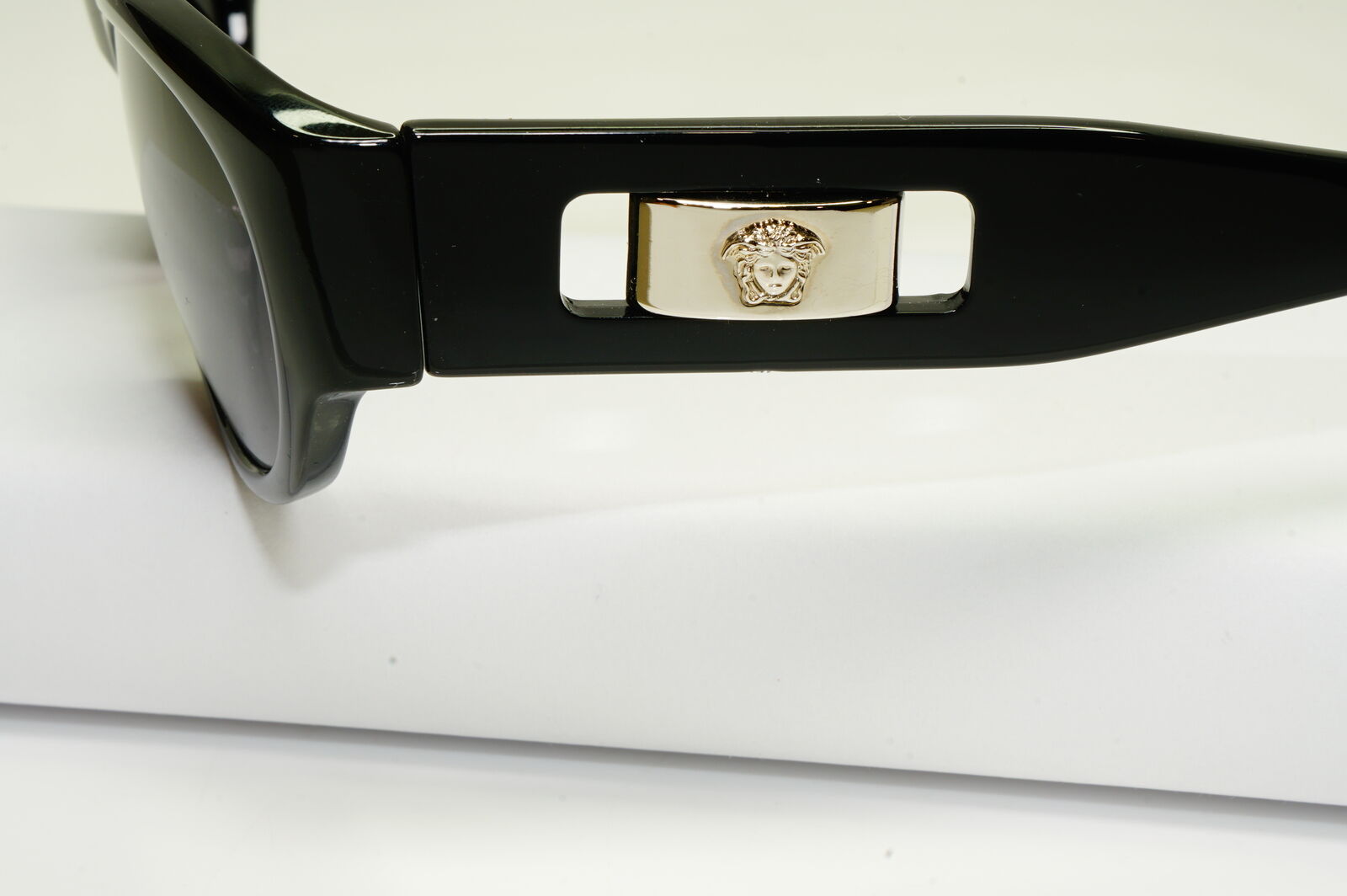 Gianni Versace 1996 Mens Vintage Black Medusa Sunglasses MOD 474/A COL 852