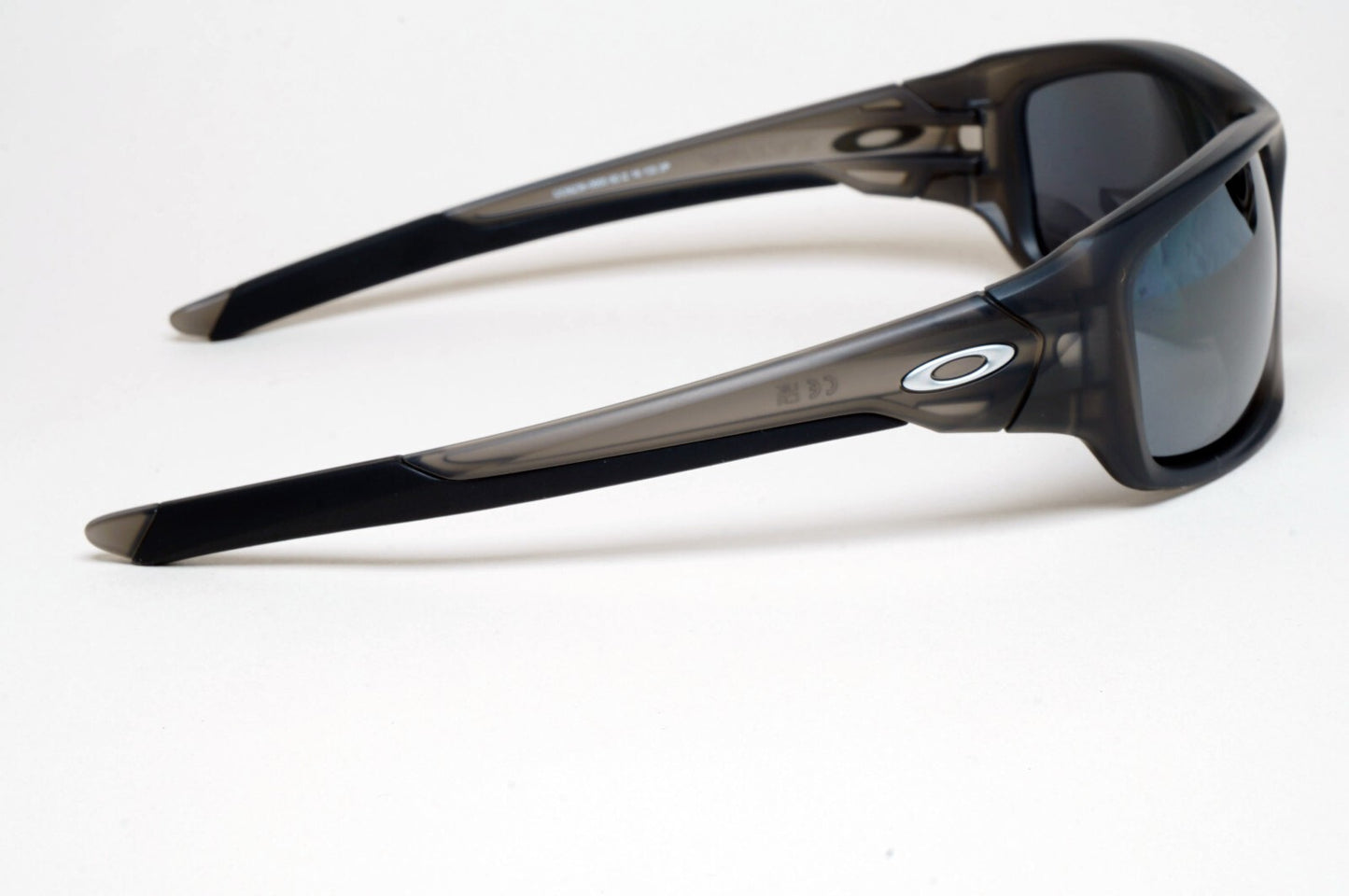 Oakley Sunglasses Polarized Valve Grey Matte Black Iridium OO 9236 Valve 06