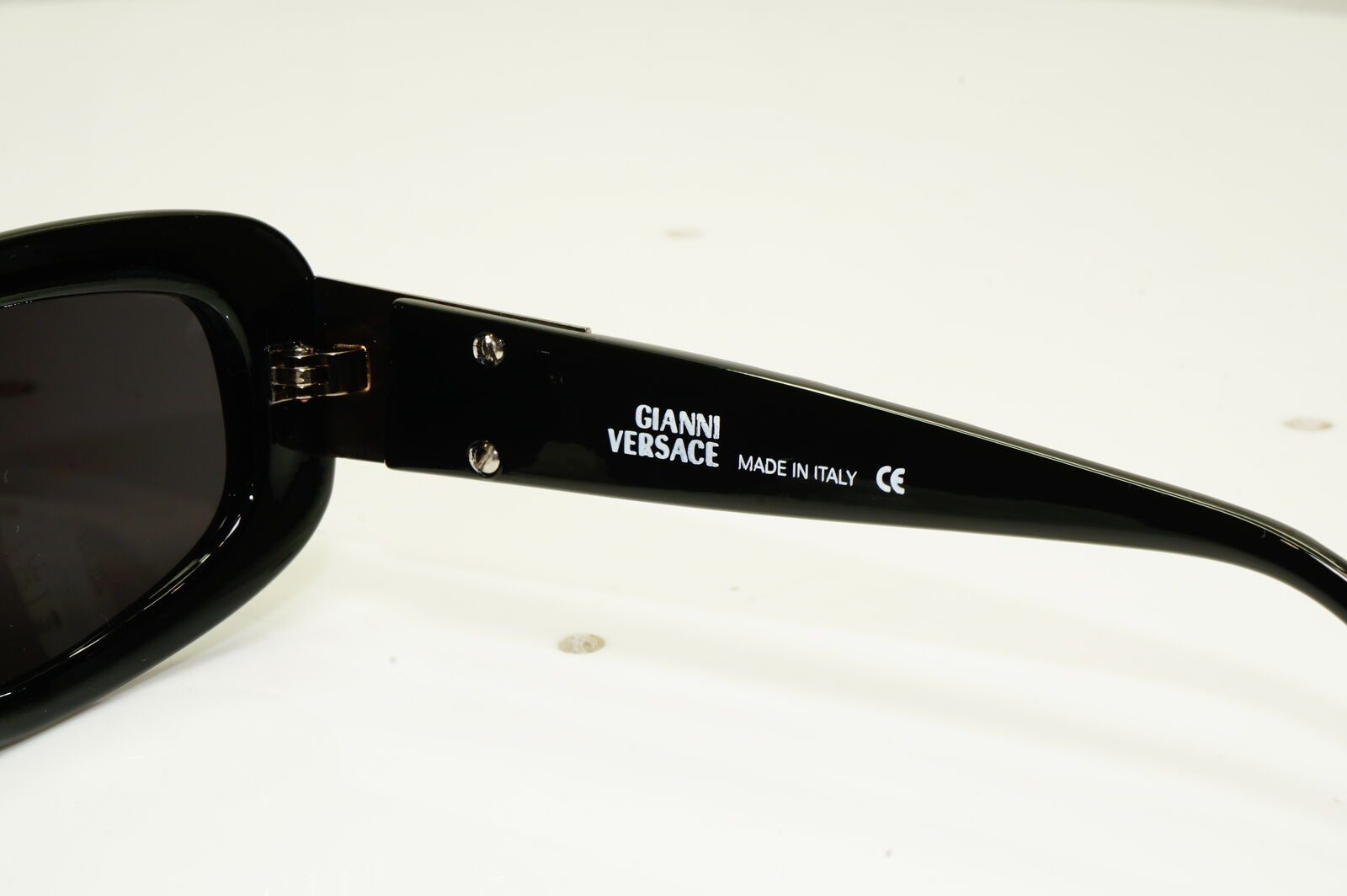 Gianni Versace 1996 Unisex Vintage Black Medusa Sunglasses MOD 256/M COL 374