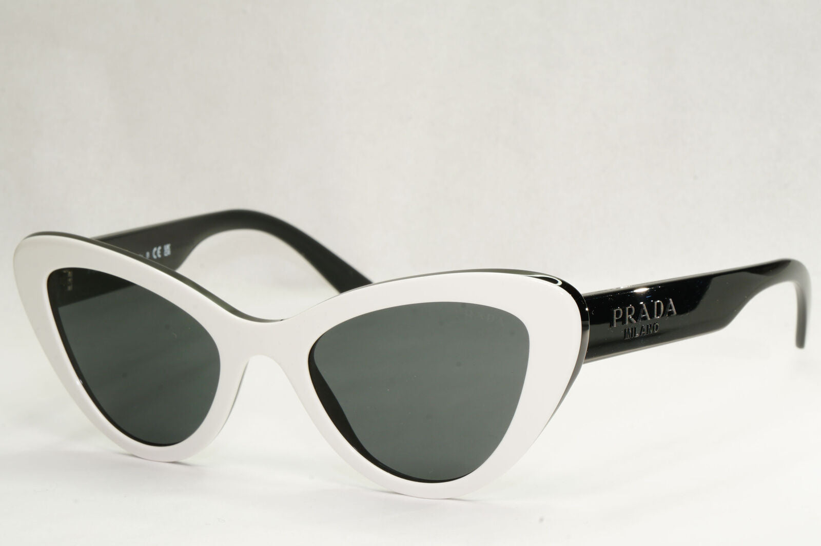 Prada Sunglasses White Black Cat Eye Milano Designer PR13YS SPR 13Y 10A-5S0