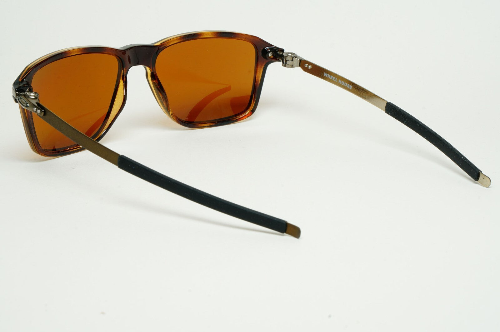 Oakley Sunglasses Wheel House Polarized Brown Tungsten OO 9469 04 54mm