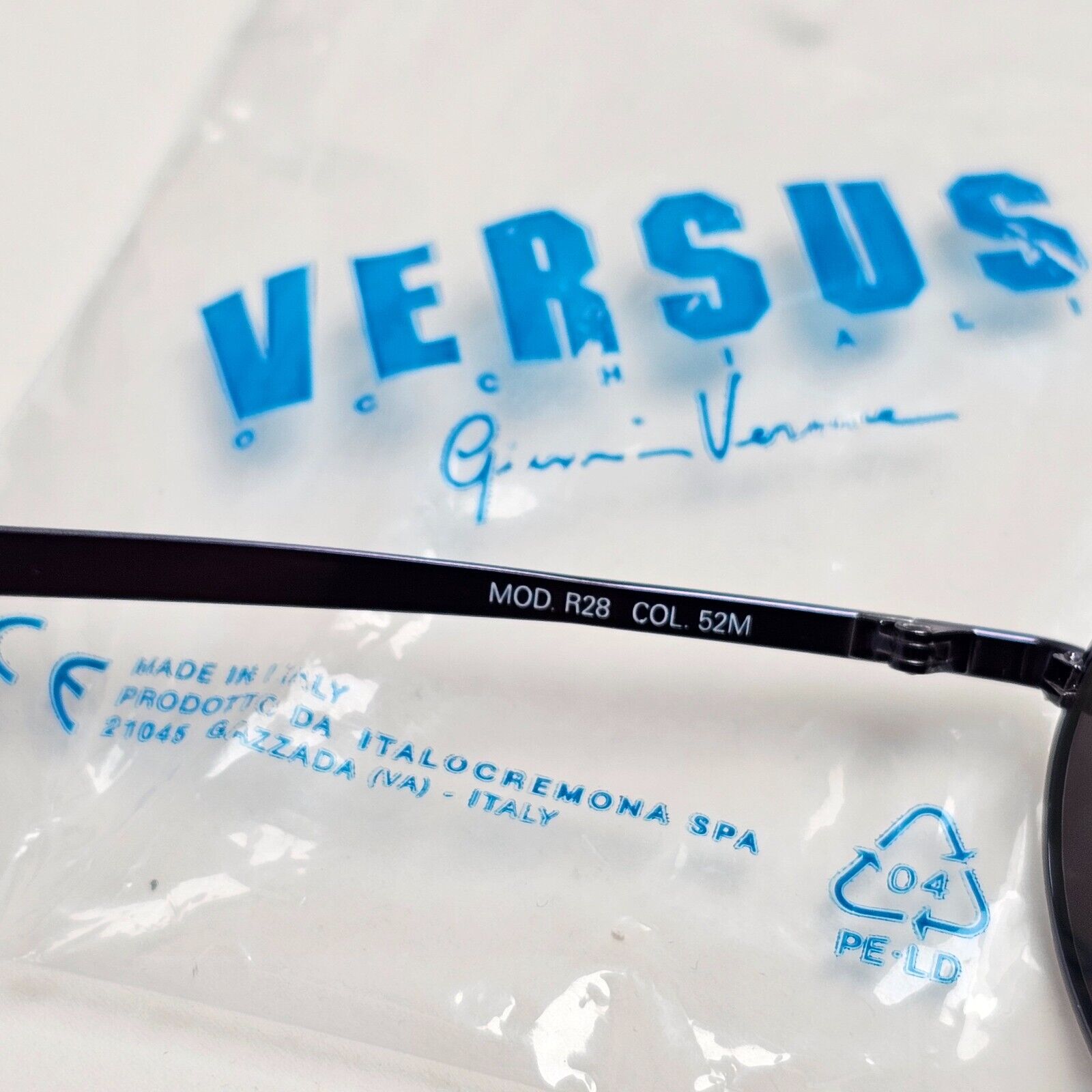 Versus Sunglasses 1996 by Gianni Versace Vintage Blue Black Oval MOR R28 COL 52M