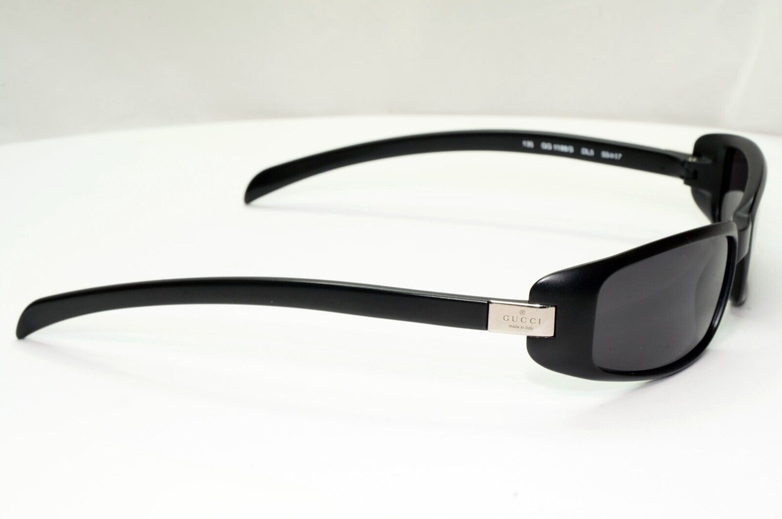 Gucci 1998 Vintage Sunglasses Black Matte Wrap Rectangle GG 1188/S DL5 301024