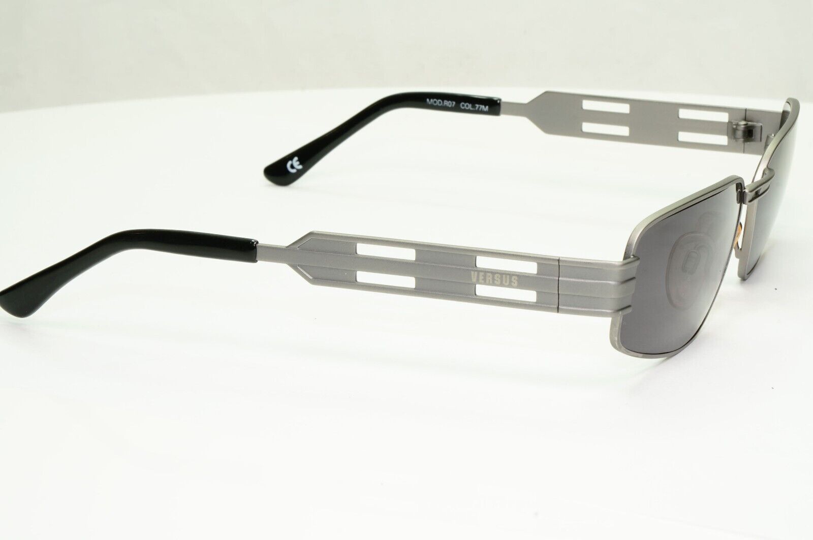 Versus Gianni Versace 1997 Sunglasses Vintage Matte Silver Black MOD R07 COL 77M