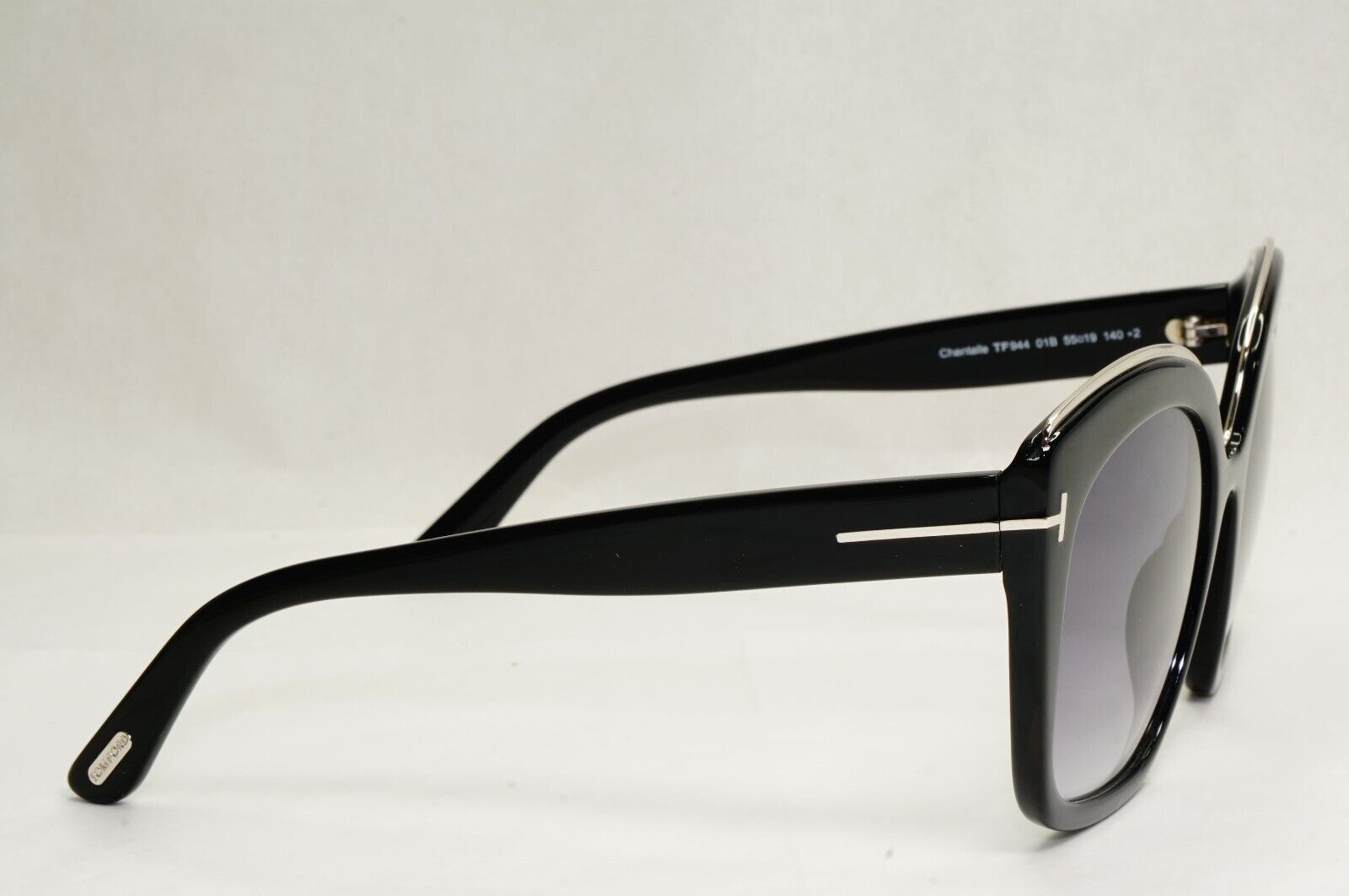 Tom Ford Sunglasses Chantalle Black Grey Gradient Large FT0944 TF 944  01B 55mm