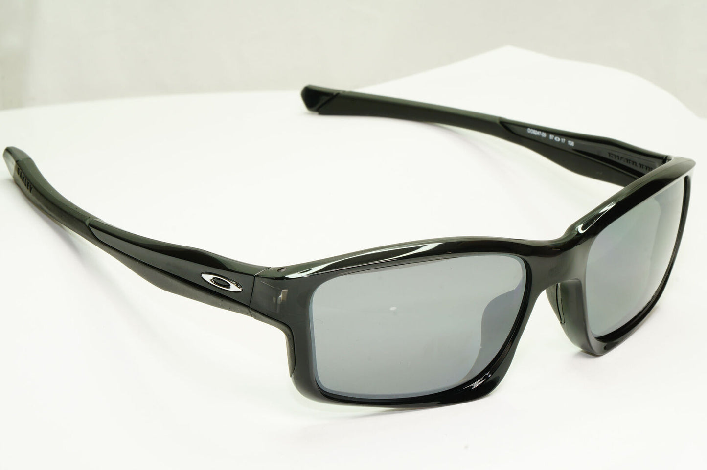 Oakley Chainlink Polarised Sunglasses Black Iridium Silver Mirror OO 9247 09