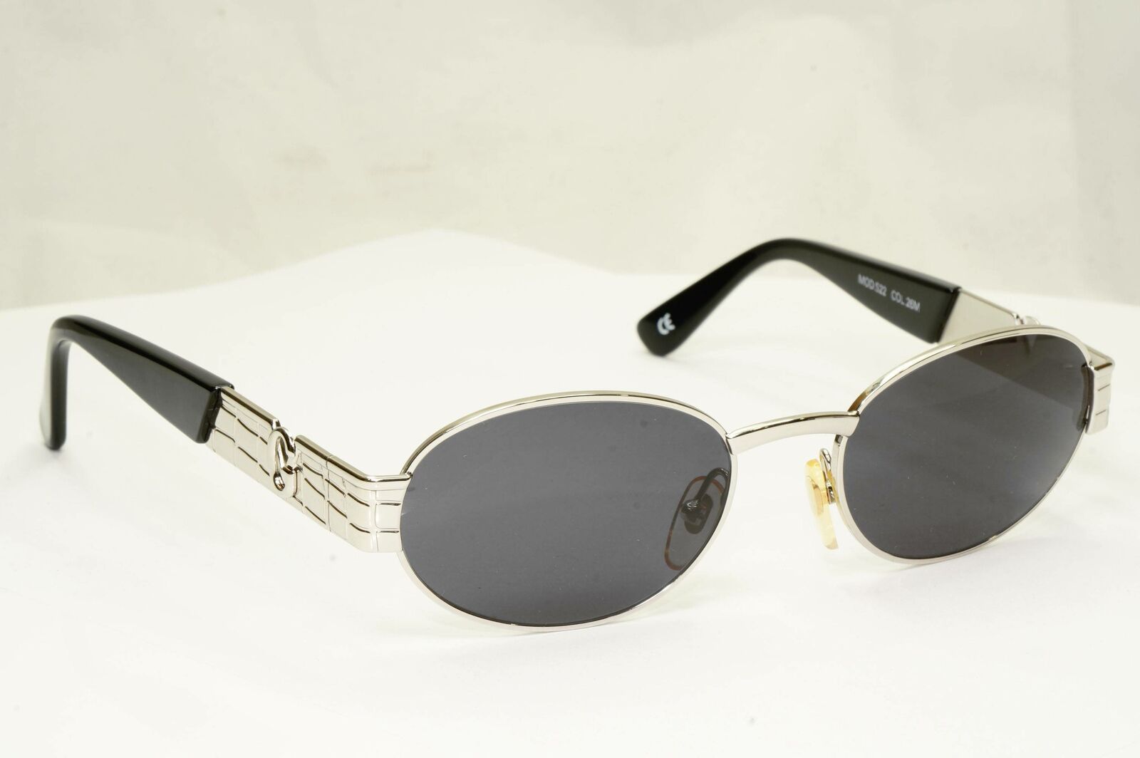 Gianni Versace 1996 Vintage Unisex Silver Oval Metal Sunglasses MOD S22 COL 26M