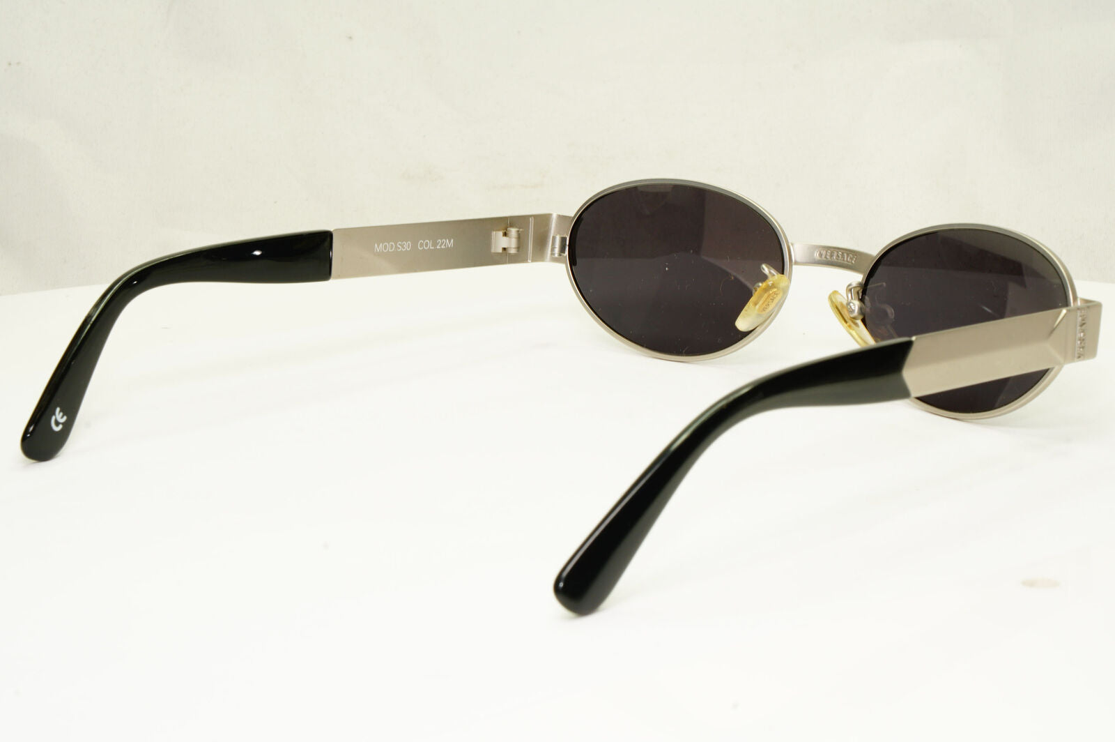 Gianni Versace 1996 Vintage Unisex Silver Oval Metal Sunglasses MOD S30 COL 22M