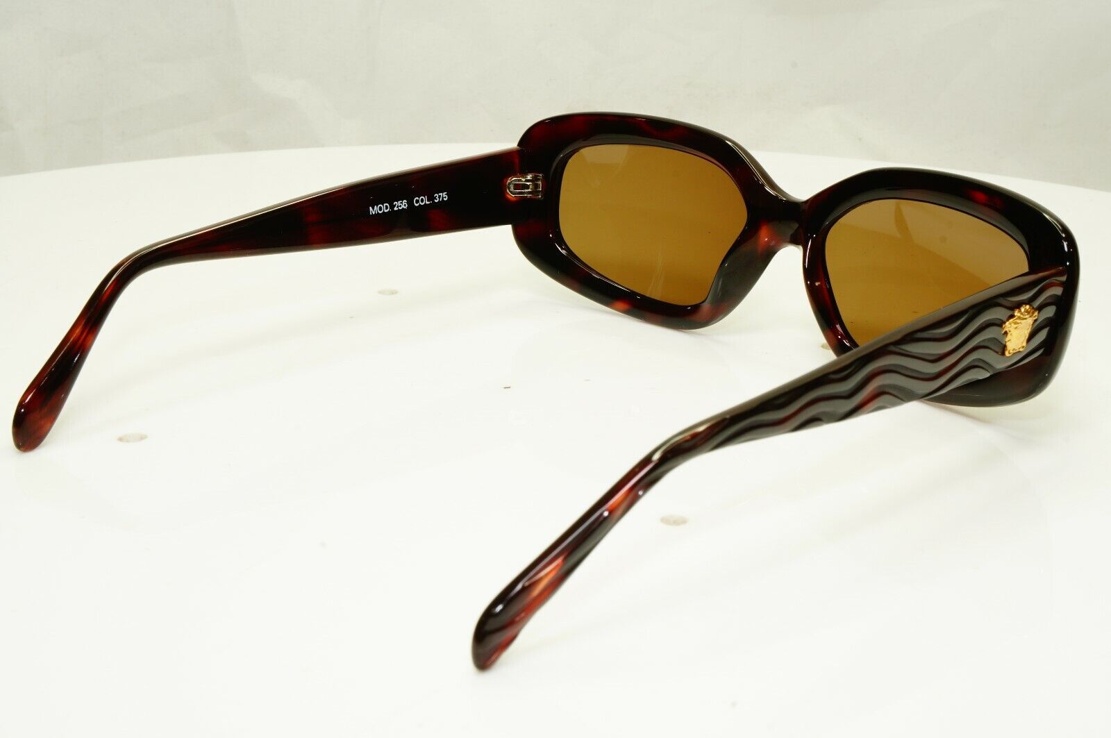 Gianni Versace 1996 Unisex Vintage Brown Gold Medusa Sunglasses MOD 256 COL 375