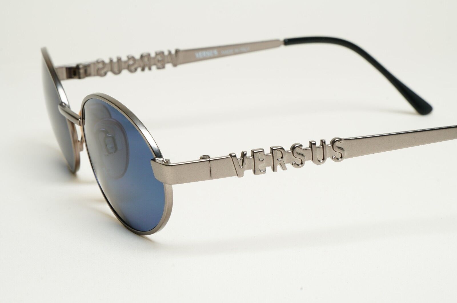 Versus Sunglasses 1996 by Gianni Versace Vintage Gunmetal Blue MOD R26 COL 948