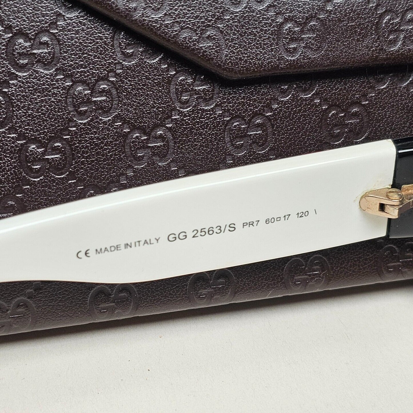 Gucci Sunglasses 2005 Vintage Black Wrap White GG 2563/S PR7 60mm 110225