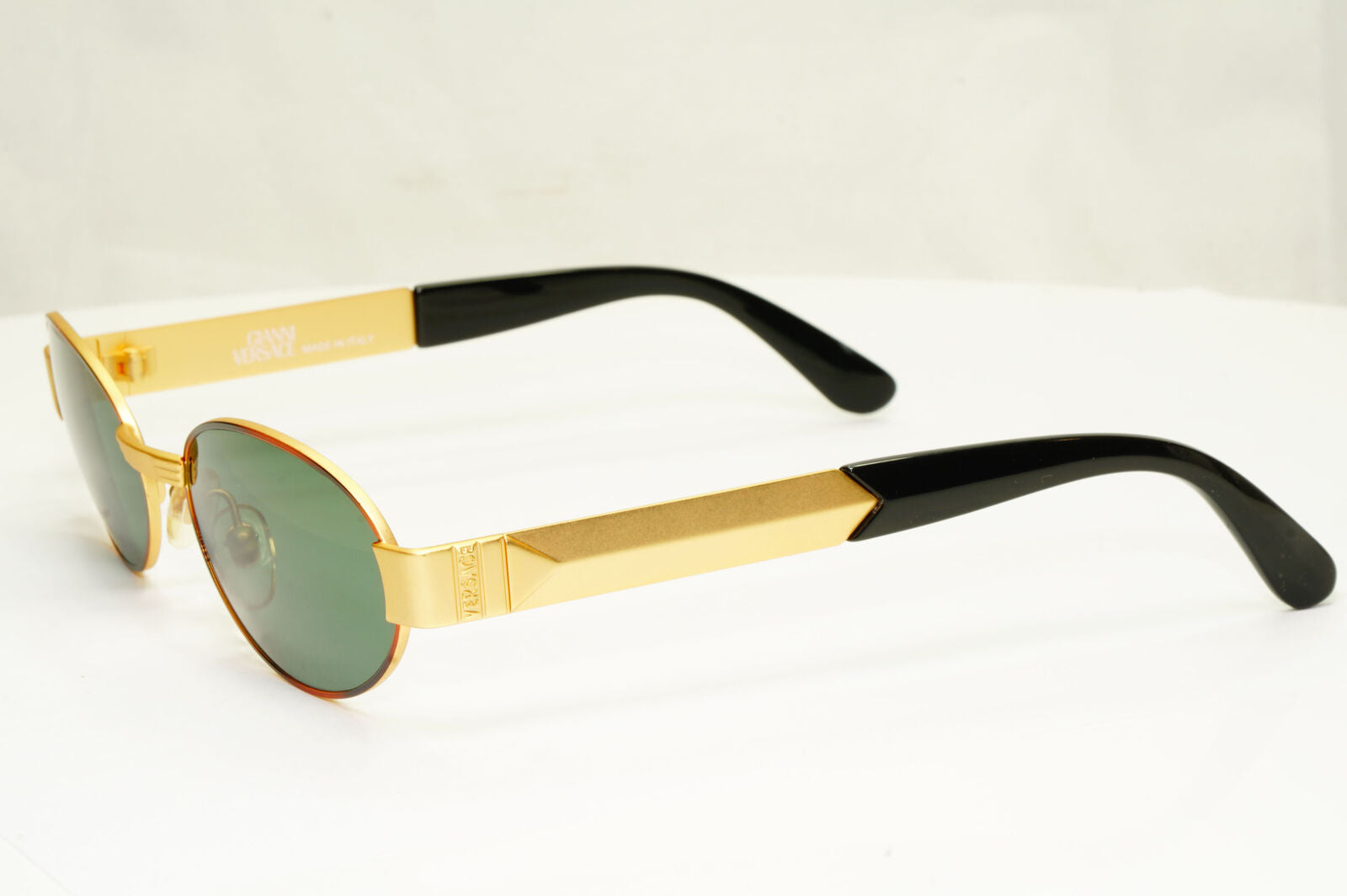 Gianni Versace 1996 Vintage Unisex Gold Oval Metal Sunglasses MOD S30 COL 14M