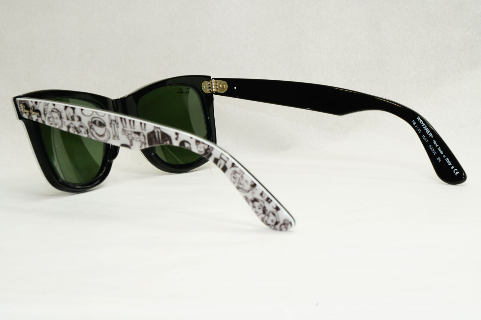 Ray-Ban Sunglasses Rare Prints Comics White Black Green RB 2140 1047 200124