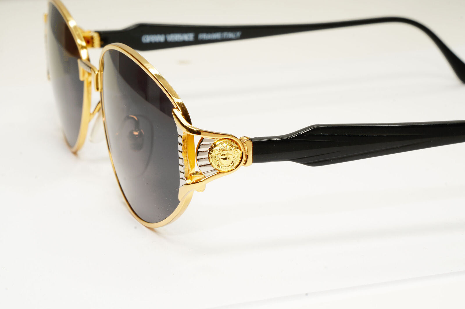 Gianni Versace 1995 Vintage Gold Medusa Unisex Black Sunglasses MOD G46 COL 15L