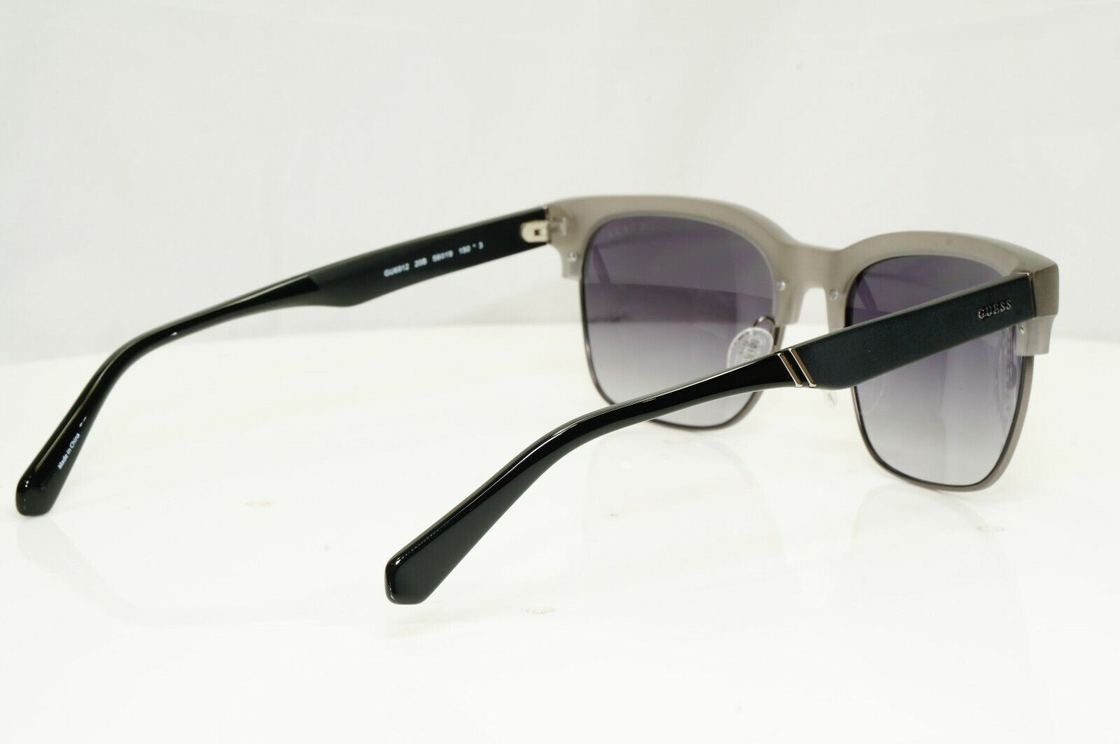 Authentic GUESS Mens Sunglasses Grey Black Gradient Smoke Square GU 6912 20B