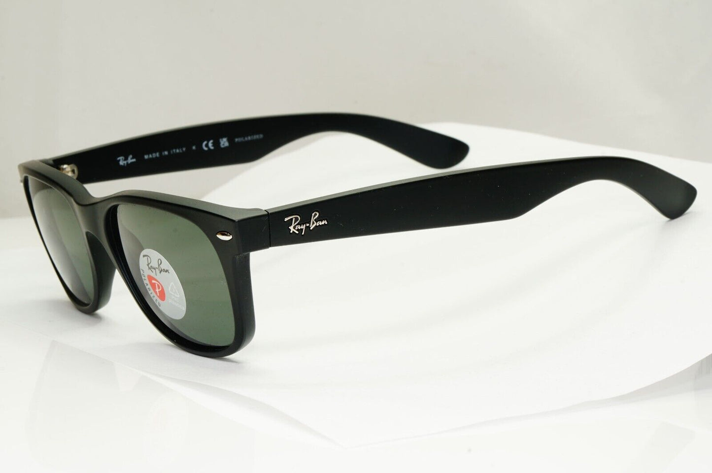 Ray-Ban Sunglasses Polarised Black Rubber Green RB 2132 New Wayfarer 622/58 55mm