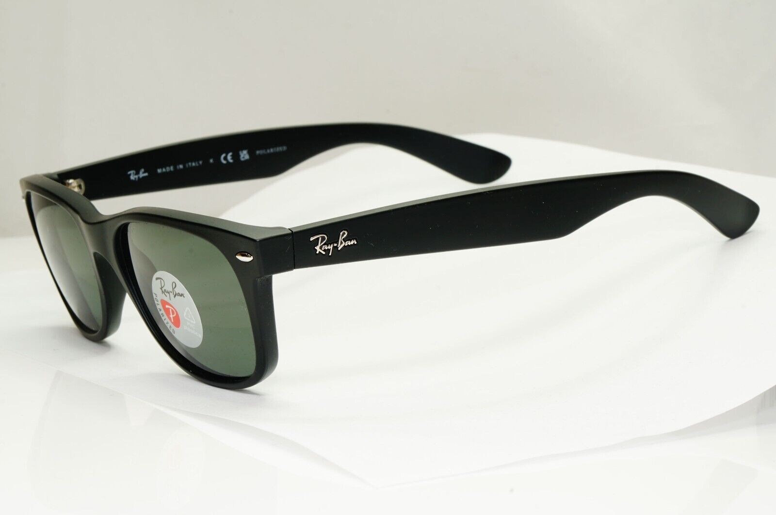 Ray-Ban Sunglasses Polarised Black Rubber Green RB 2132 New Wayfarer 622/58 55mm