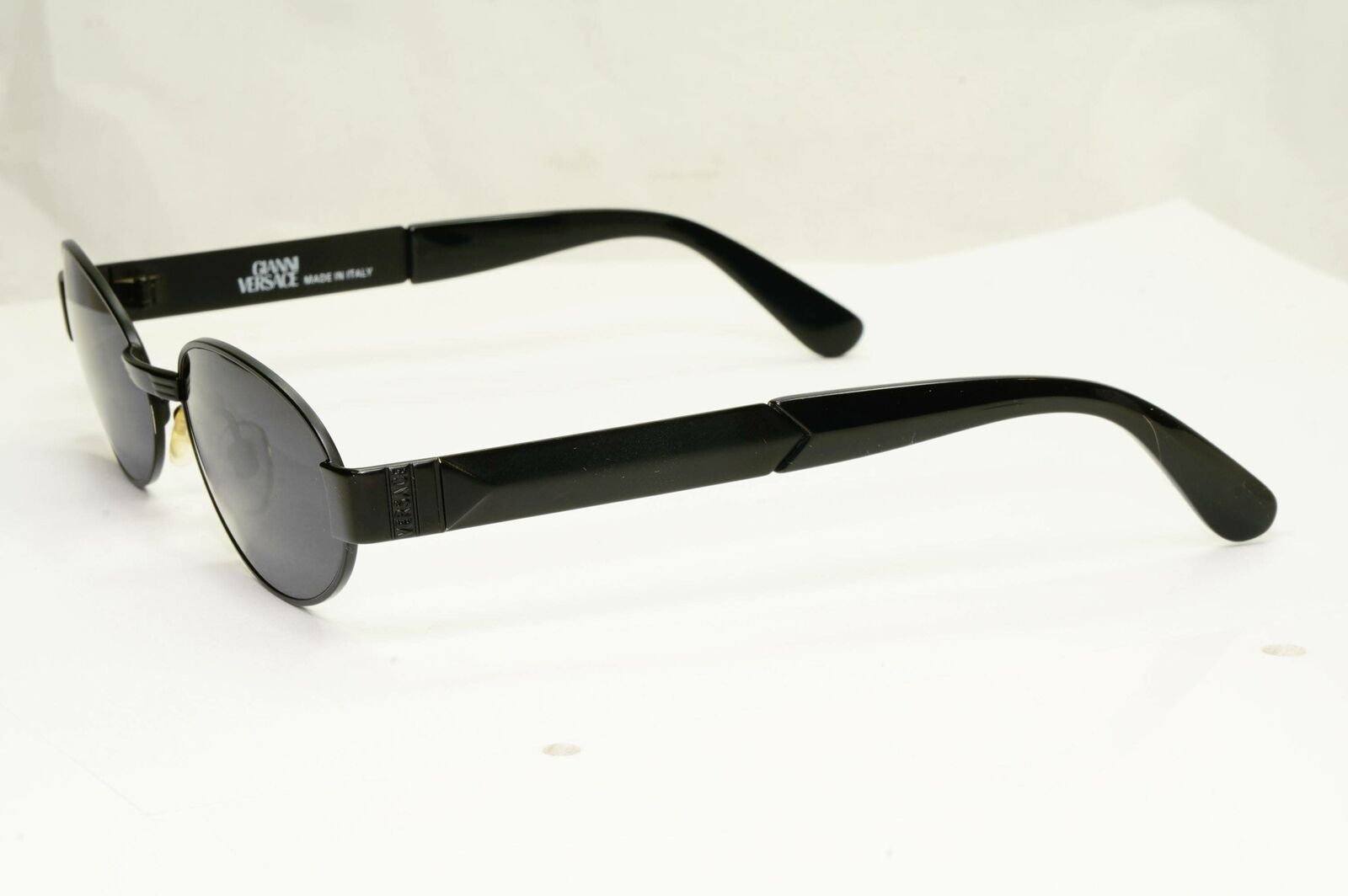 Gianni Versace 1996 Vintage Unisex Black Oval Metal Sunglasses MOD S30 COL 028