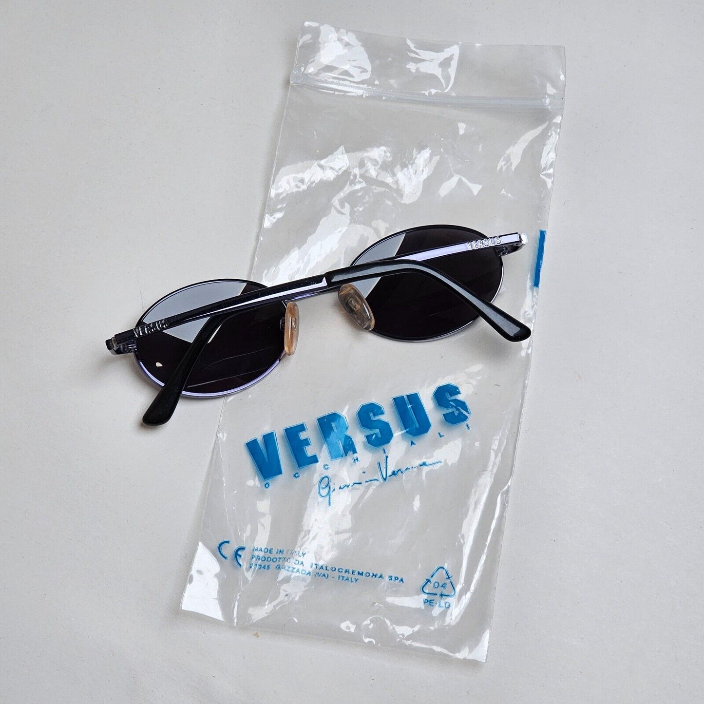 Versus Sunglasses 1996 by Gianni Versace Vintage Blue Black Oval MOR R28 COL 52M