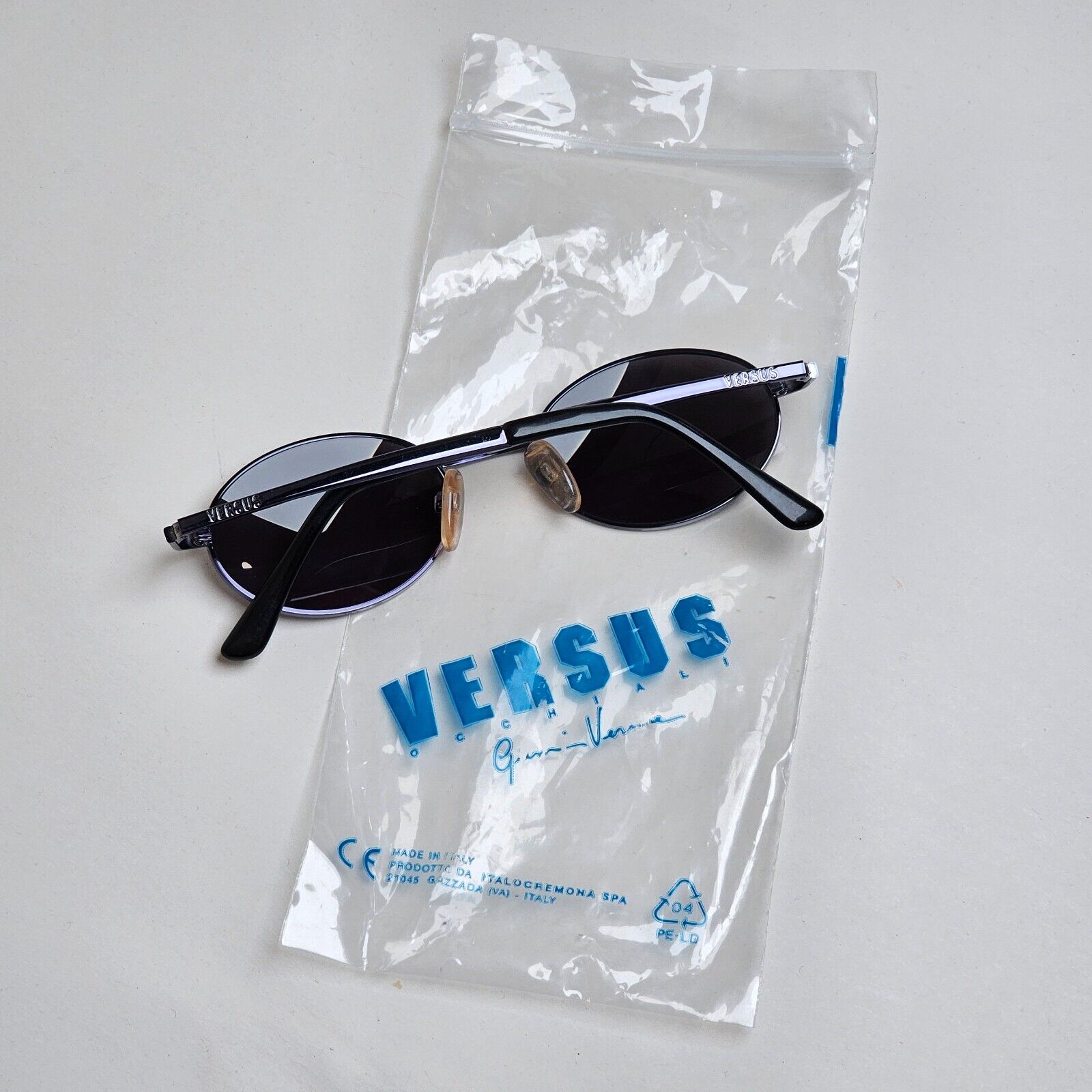Versus Sunglasses 1996 by Gianni Versace Vintage Blue Black Oval MOR R28 COL 52M