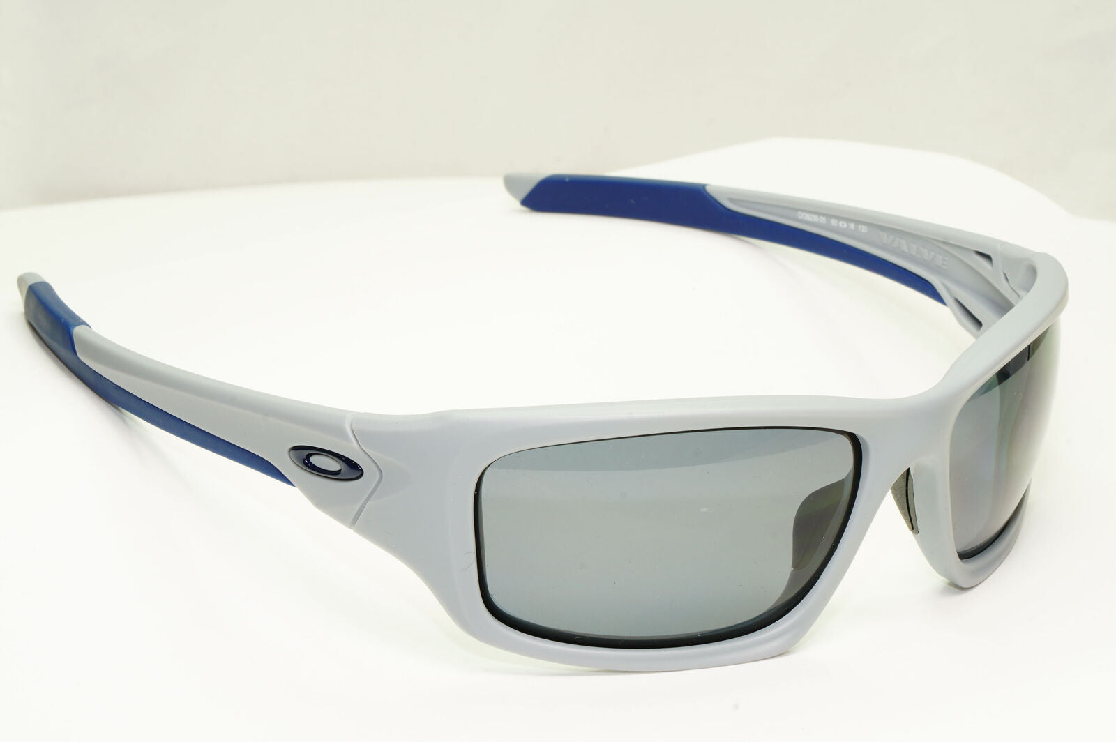 Oakley Valve Polarised Sunglasses Grey Fog Matte Blue Sport Wrap OO 9236 05