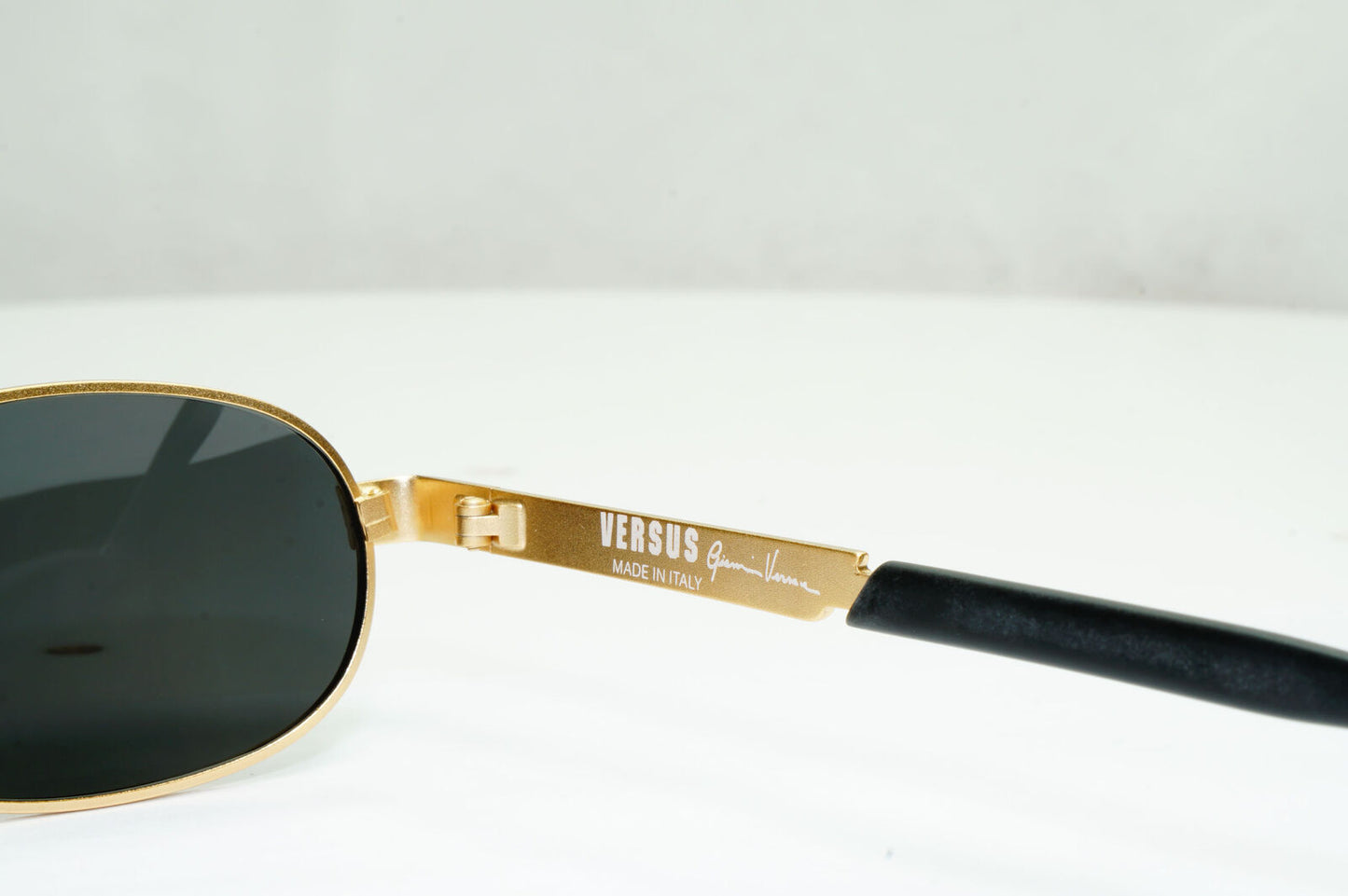 Versus 1996 by Gianni Versace Vintage Gold Black Sunglasses Oval MOD F08 COL 38M