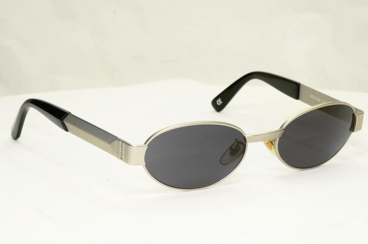 Gianni Versace 1996 Vintage Unisex Silver Oval Metal Sunglasses MOD S30 COL 22M