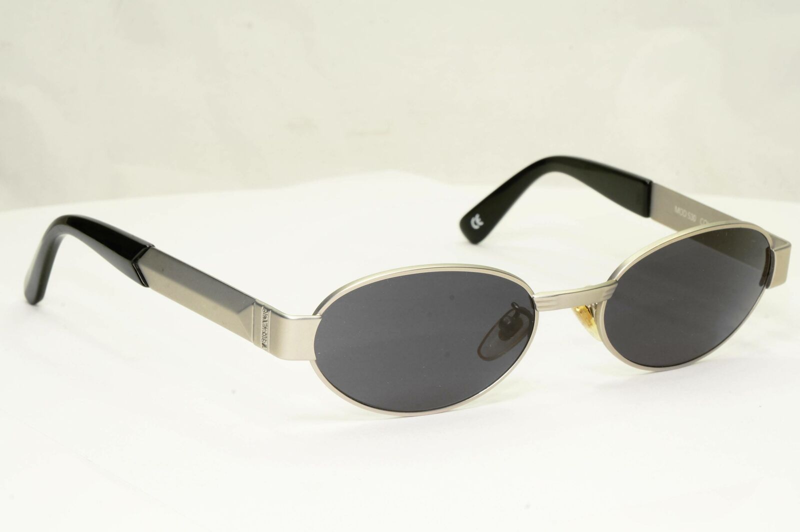 Gianni Versace 1996 Vintage Unisex Silver Oval Metal Sunglasses MOD S30 COL 22M
