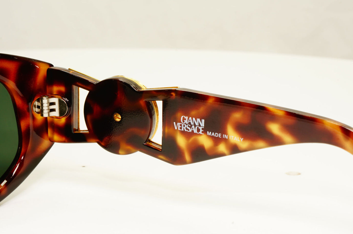 Gianni Versace 1993 Tortoisehell Sunglasses Gold Medusa Biggie MOD 424 COL 869OD