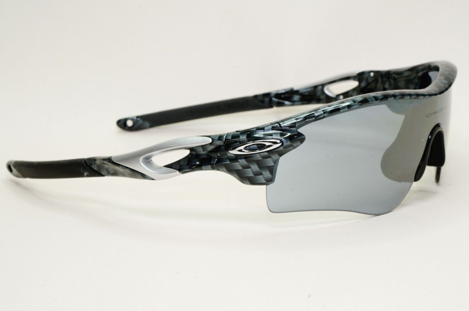 Oakley Sunglasses RadarLock Path A Carbon Fiber Slate Iridium Mirror OO 9206 11