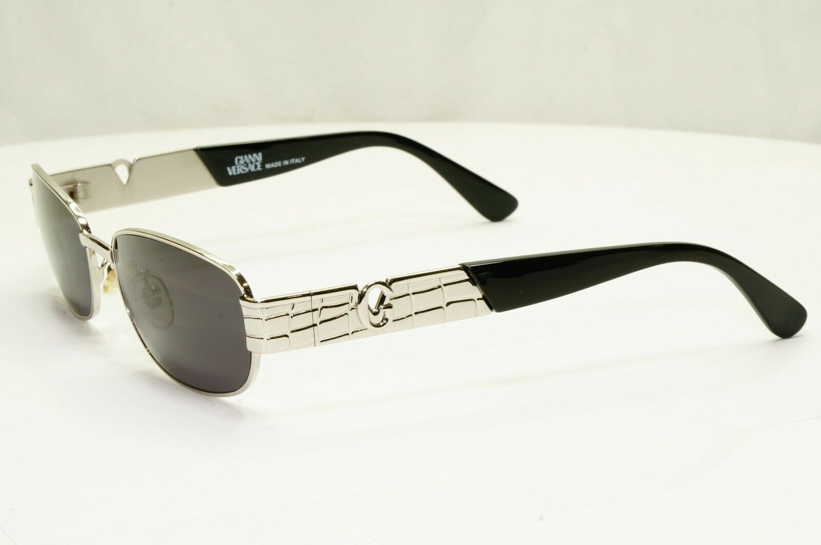 Gianni Versace 1996 Vintage Silver Rectangle Metal Sunglasses MOD S21 COL 26M