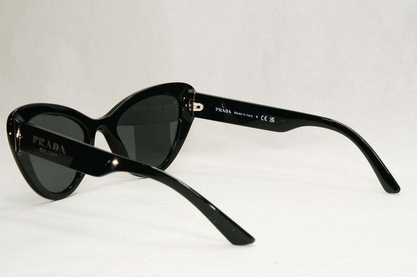 Prada Sunglasses White Black Cat Eye Milano Designer PR13YS SPR 13Y 10A-5S0