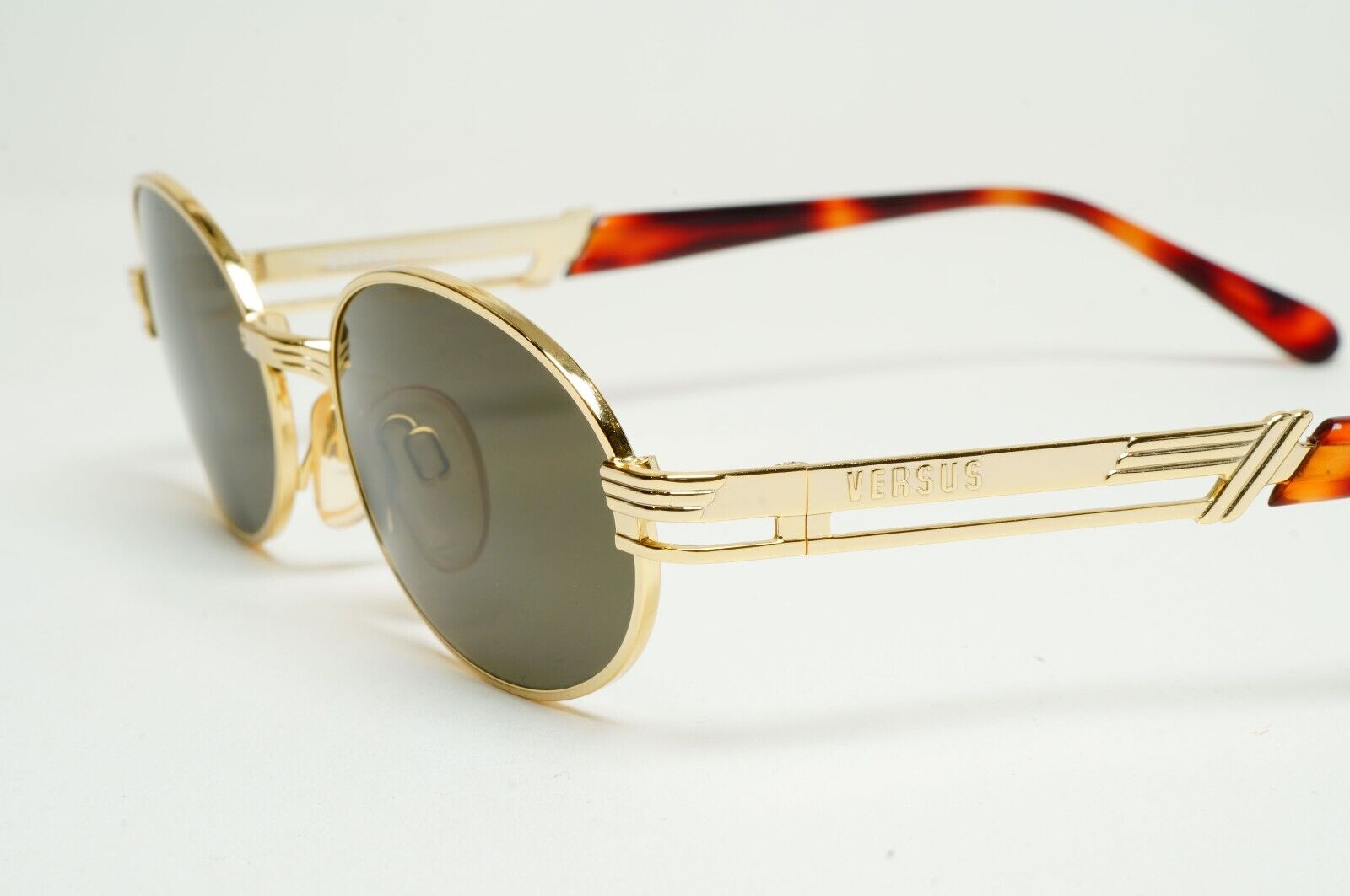 Versus Sunglasses 1996 by Gianni Versace Vintage Gold Oval MOD F22 COL 030