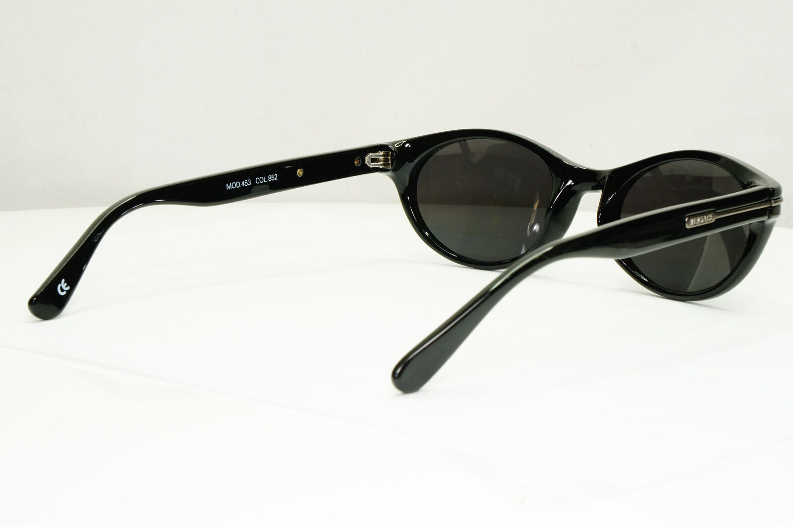 Gianni Versace 1996 Sunglasses Vintage Black Unisex Oval MOD 453 COL 852 240123