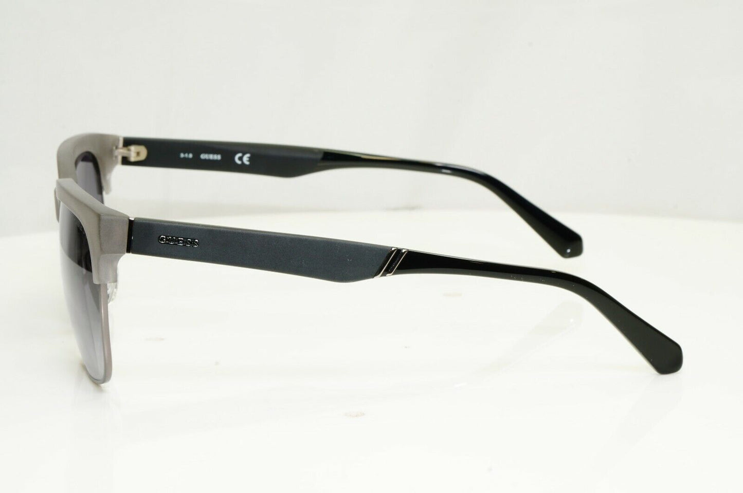 Authentic GUESS Mens Sunglasses Grey Black Gradient Smoke Square GU 6912 20B