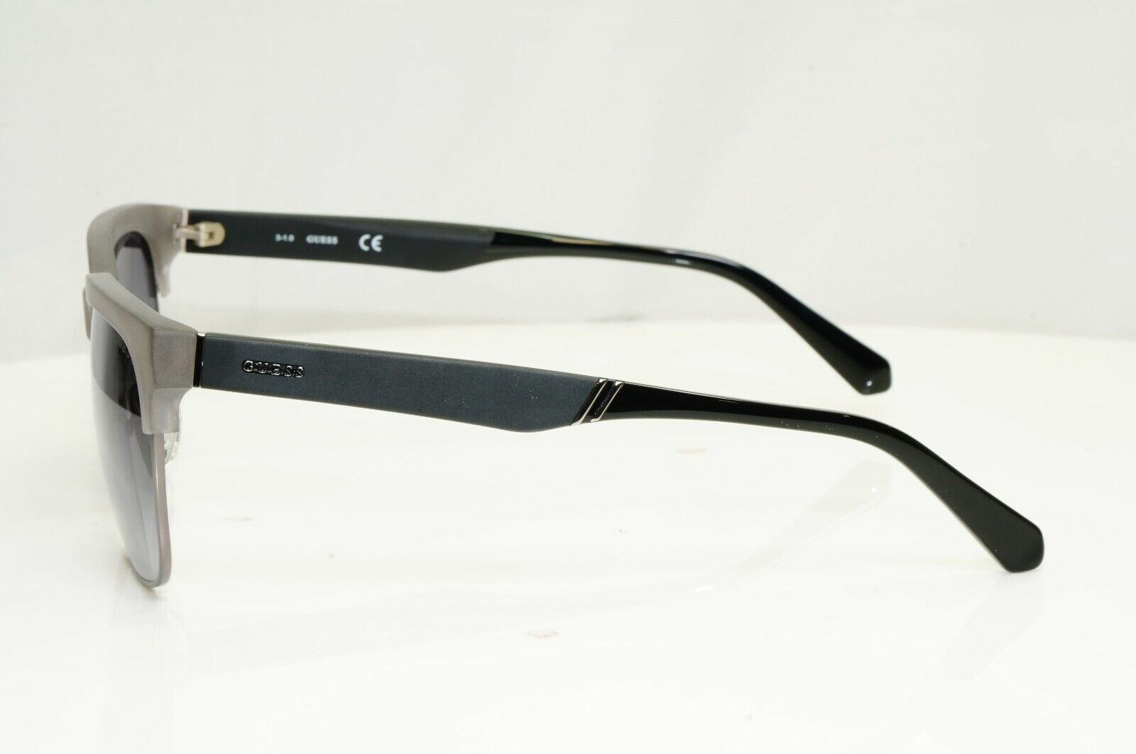 Authentic GUESS Mens Sunglasses Grey Black Gradient Smoke Square GU 6912 20B
