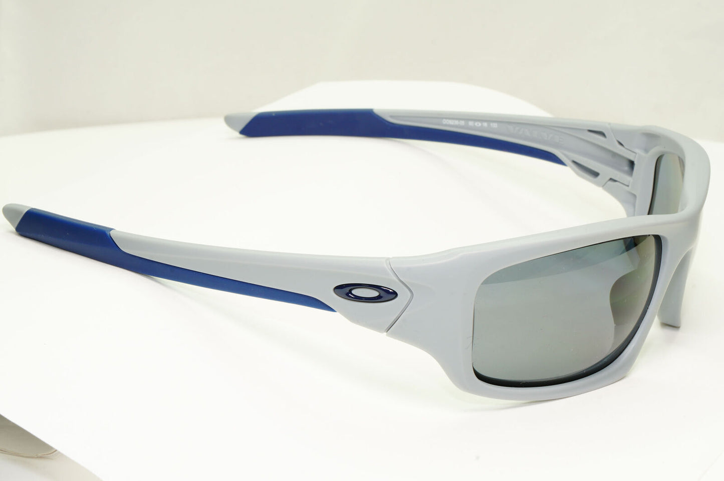 Oakley Valve Polarised Sunglasses Grey Fog Matte Blue Sport Wrap OO 9236 05