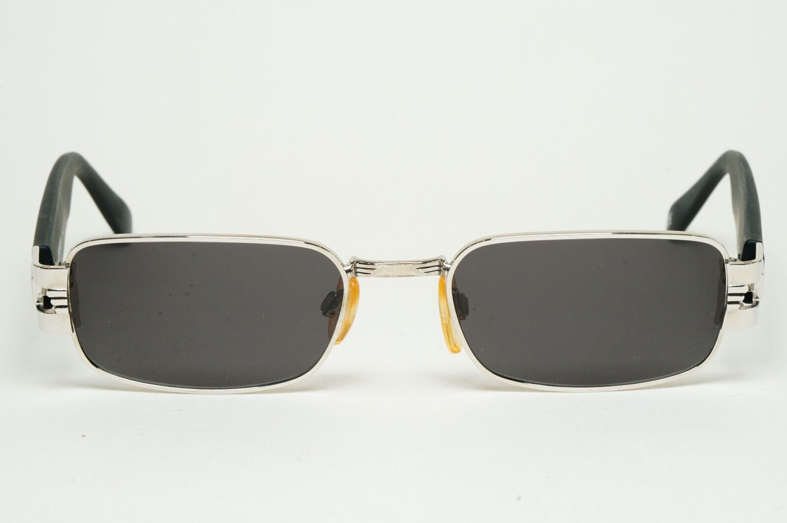 Versus Sunglasses 1996 by Gianni Versace Vintage Silver Black MOD F32 COL 12M