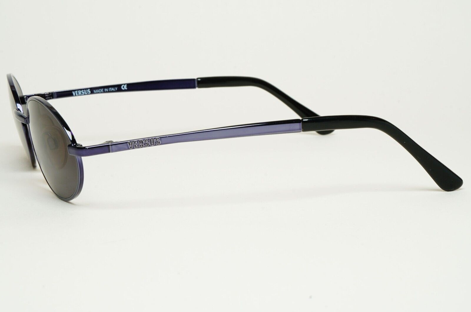Versus Sunglasses 1996 by Gianni Versace Vintage Blue Black Oval MOR R28 COL 52M