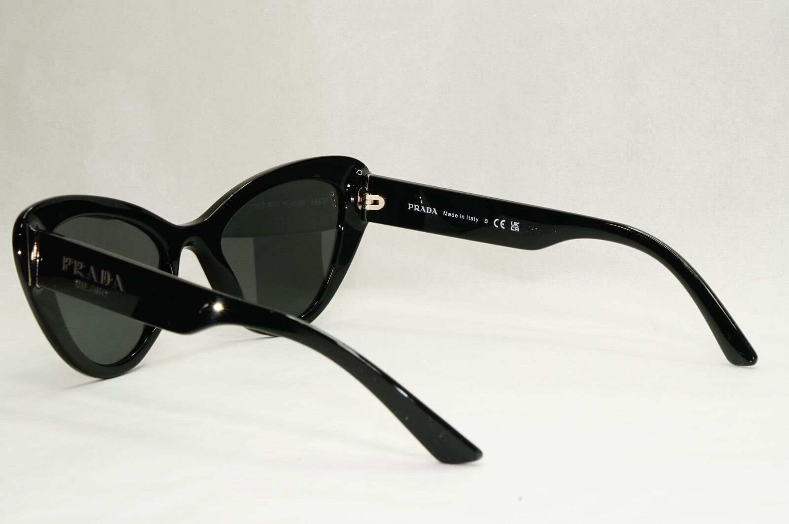 Prada Sunglasses White Black Cat Eye Milano Designer PR13YS SPR 13Y 10A-5S0 [a]