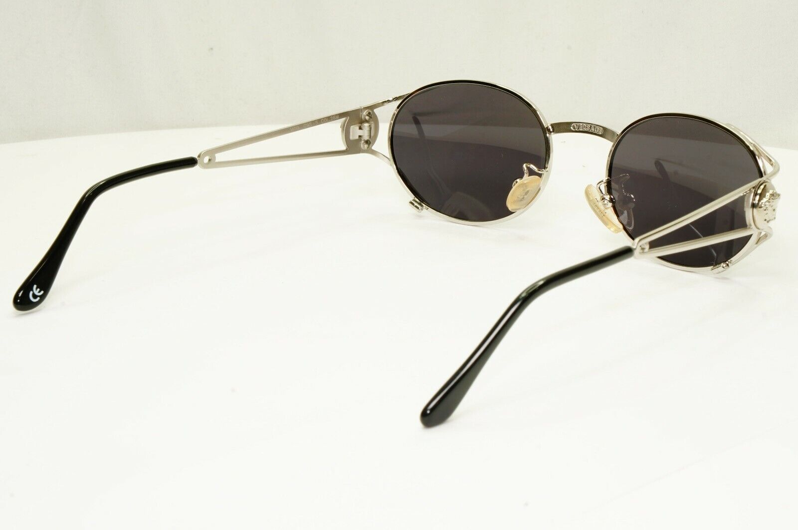 Gianni Versace 1996 Vintage Silver Medusa Oval Metal Sunglasses MOD G98 COL 26M