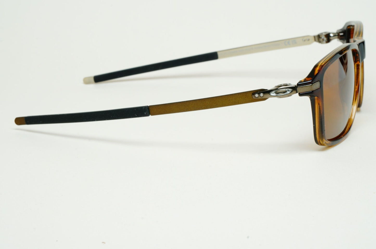Oakley Sunglasses Wheel House Polarized Brown Tungsten OO 9469 04 54mm