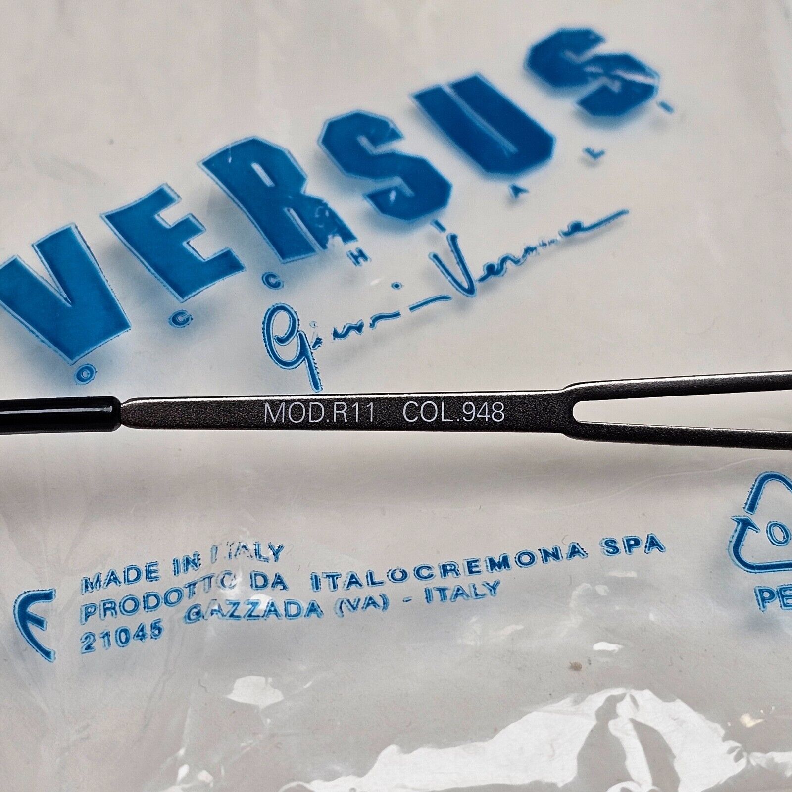 Versus Sunglasses 1996 by Gianni Versace Vintage Gunmetal Oval MOD R11 COL 948